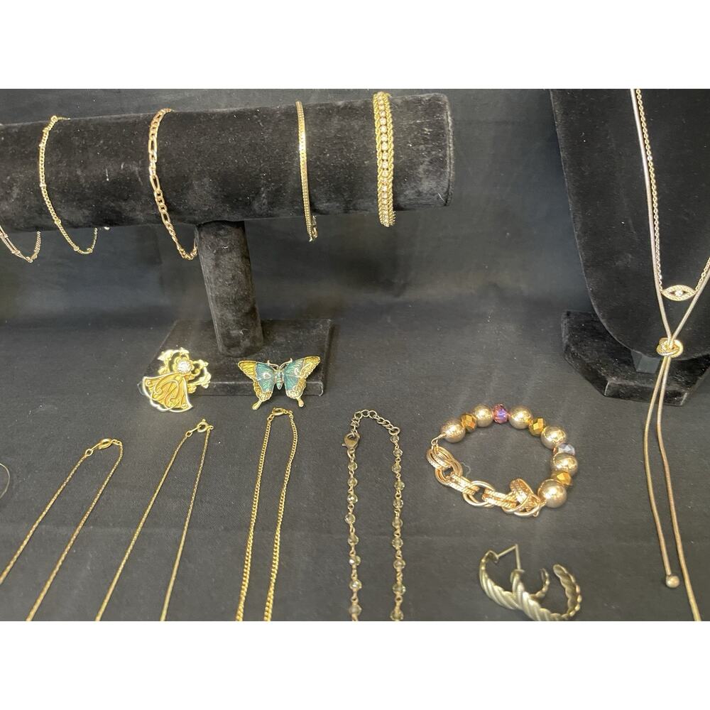 Vintage To Now Gold tone Jewelry Lot Necklace Bracelet Earrings Brooch - Picture 7 of 11